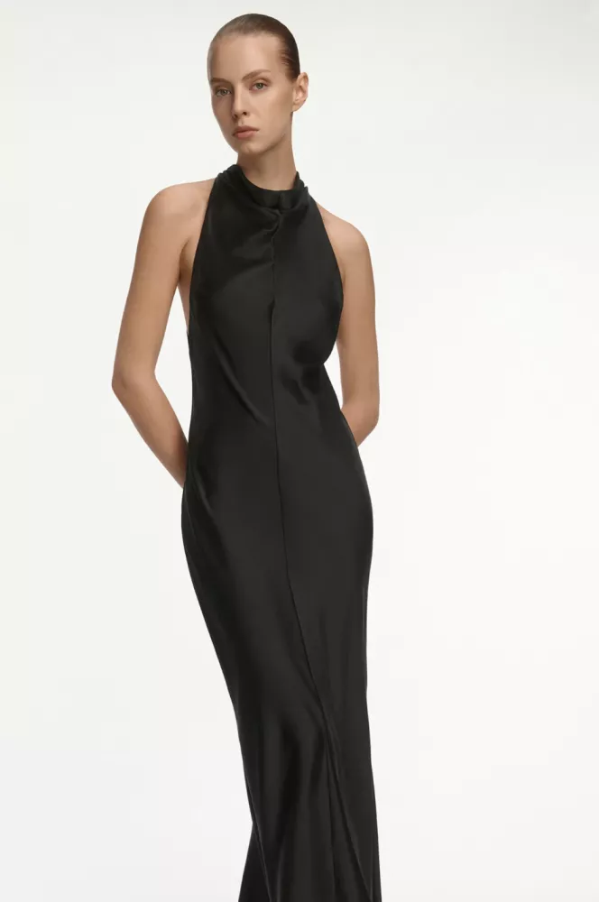 Женский образ в стиле Total Black